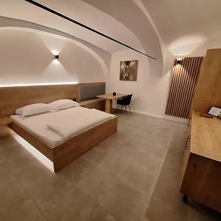 Prenocisca Kralj منزل للإقامة *