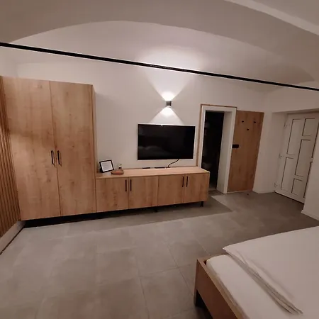 Prenocisca Kralj * Komenda