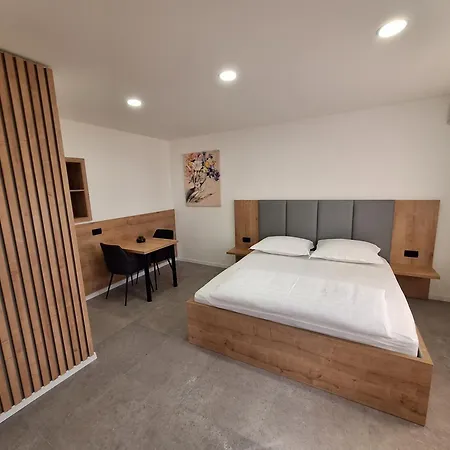 منزل للإقامة Prenocisca Kralj Komenda