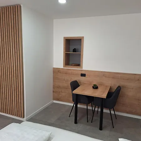 Prenocisca Kralj Komenda