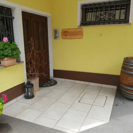 منزل للإقامة Prenocisca Kralj Komenda