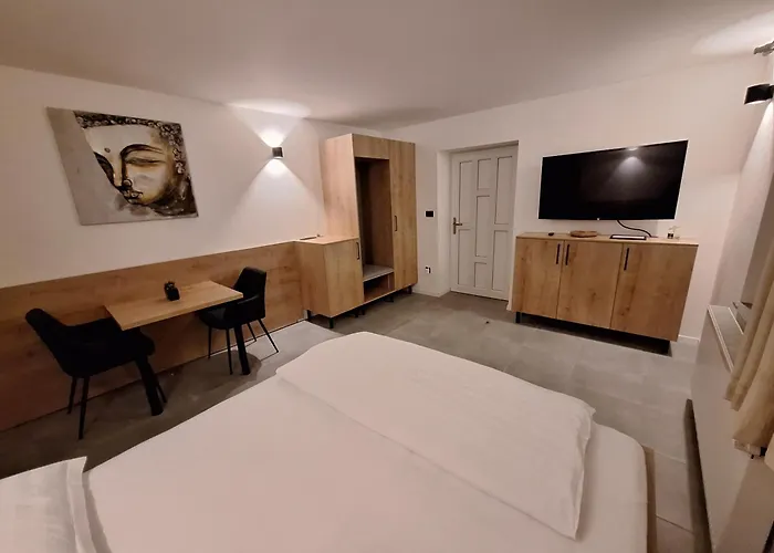 Prenocisca Kralj منزل للإقامة Komenda