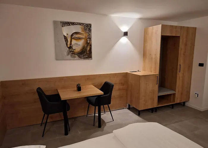 Prenocisca Kralj ホームステイ *