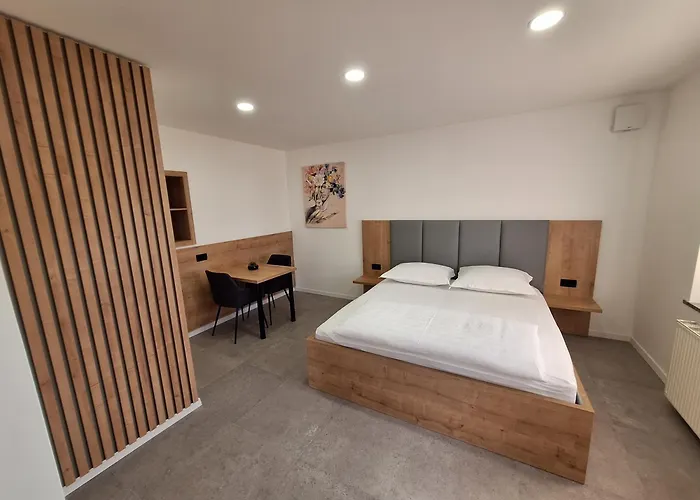 منزل للإقامة Prenocisca Kralj Komenda