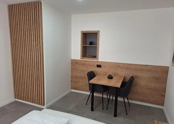 Prenocisca Kralj Komenda