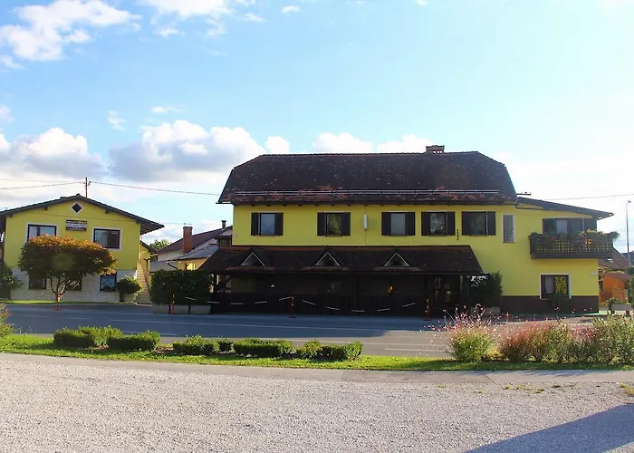 ホームステイ Prenocisca Kralj Komenda